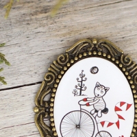 Broches: Caperucita, Lobo y Lobito en bicicleta Broches: Caperucita, Lobo y Lobito en bicicleta