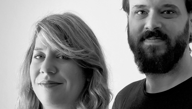 Regalos para nuevos padres: sesiones fotográficas bebé Sesiones fotográficas en Barcelona de la mano de Llumanetes. Fotografía de familia.